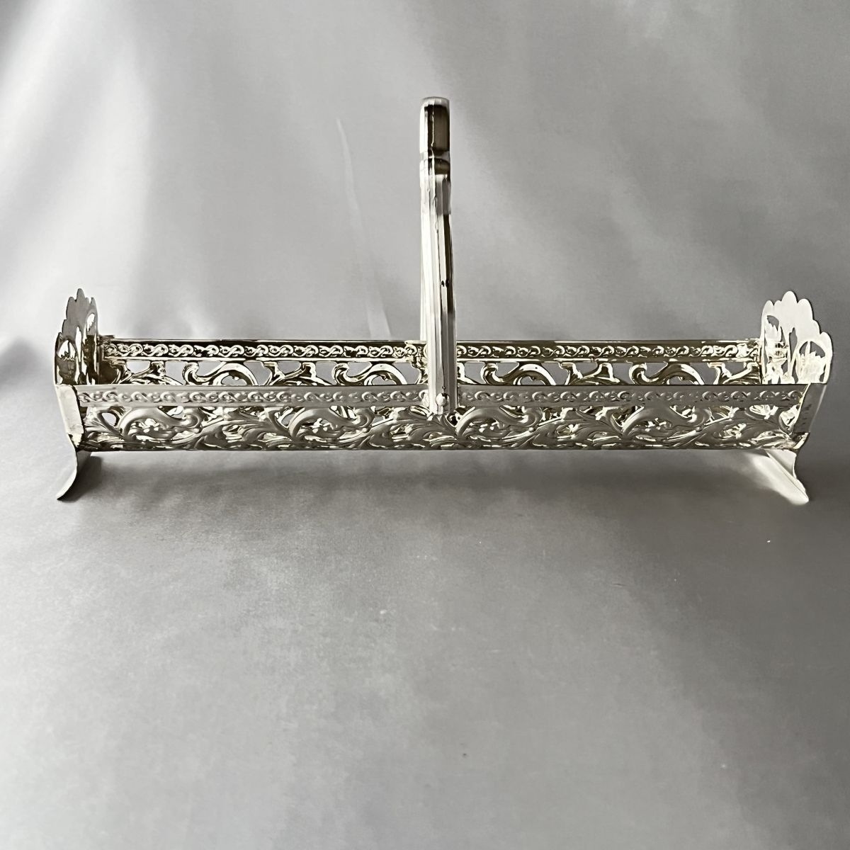 【QUEEN ANNE】 ビスケット / マカロンスタンド【シルバープレート】 QUEEN ANNE】 ビスケット / マカロンスタンド【シルバープレート】