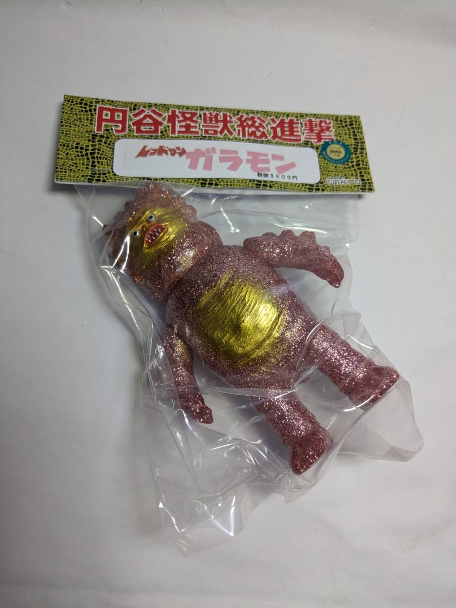ワンフェス2025 サンガッツ本舗 ガラモン(レッドマン版) ソフビ 【未開封】 Bibian 比比昂 - サンガッツ本舗 ガラモン レッドマン版 ソフビ