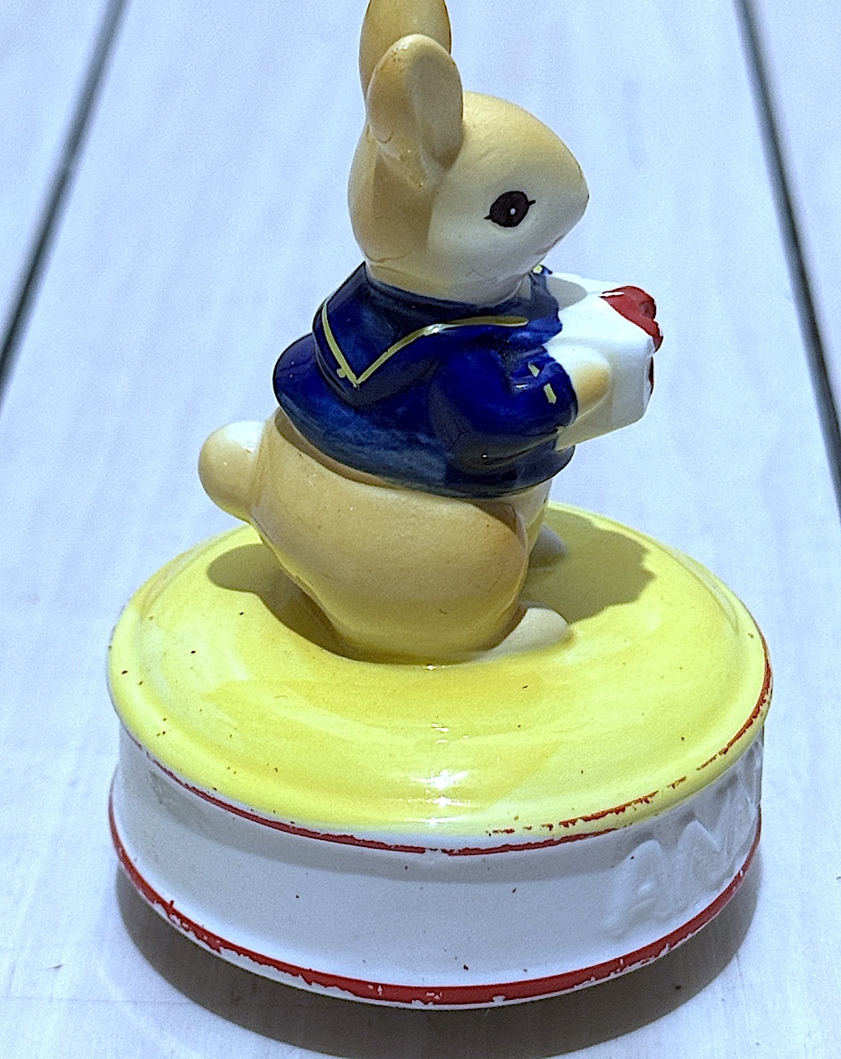 [Enesco способ * retro ].... керамика музыкальная шкатулка механический завод тип Vintage GOODWOOD способ заяц кукла интерьер смешанные товары 