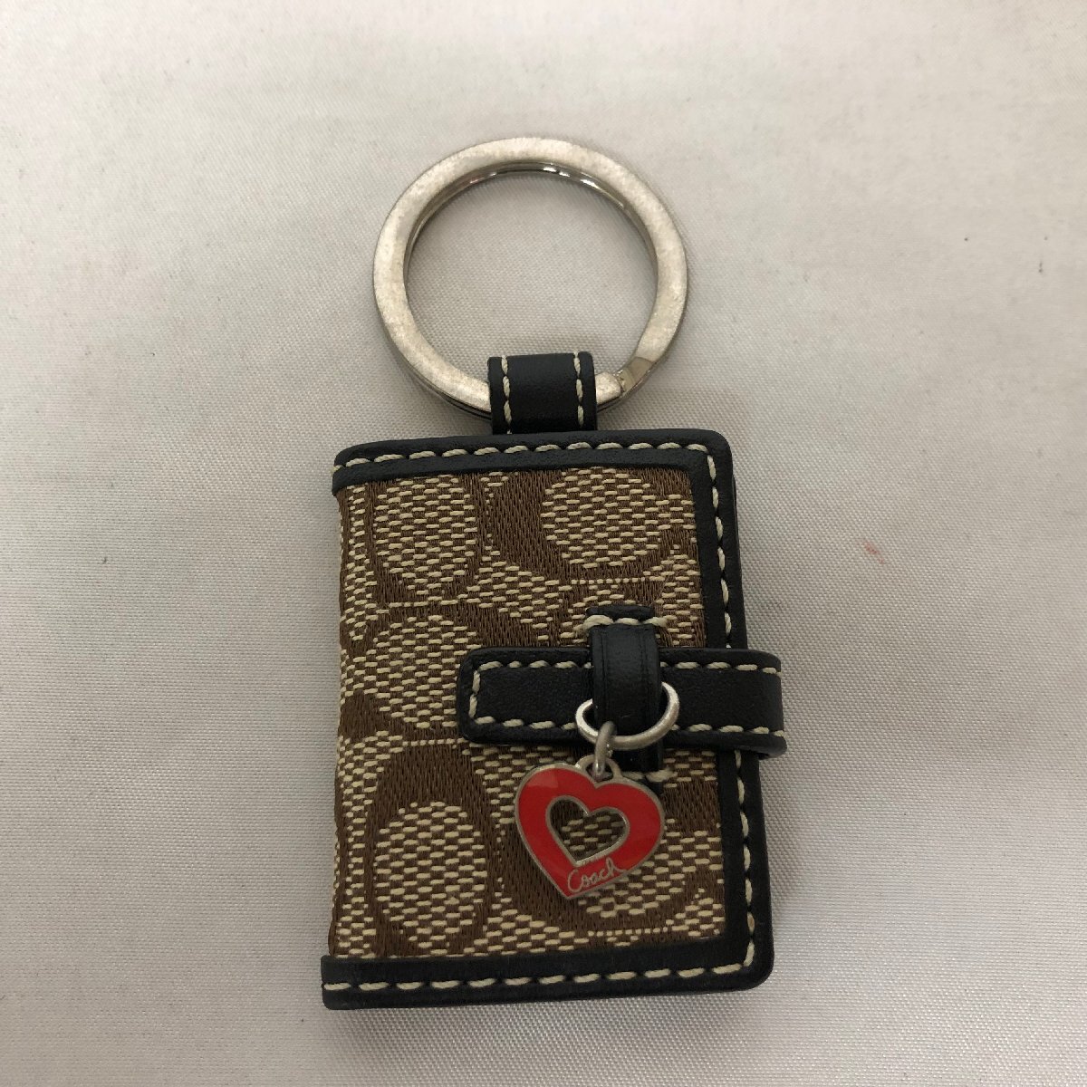 【新品未使用】COACH キーホルダー 写真入れ シグネチャーエンボス COACH(コーチ) ミニ手帳型キーホルダー 写真入れ フォトフレーム