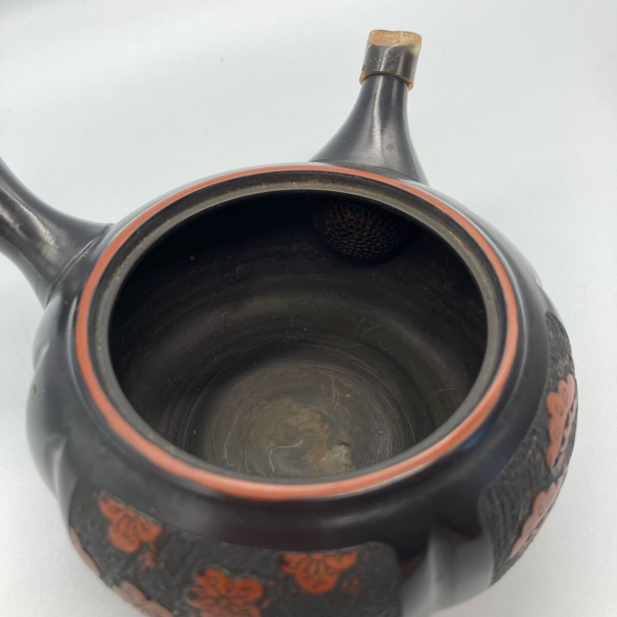 常滑焼【梅原玉堂】松竹梅 急須 茶注 M0722704B 常滑焼 梅原 玉堂造 黒泥 急須 横手急須 在銘 煎茶
