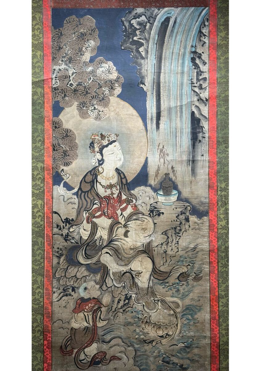 【真作】掛軸 仏画 無落款 優美な観音菩薩像 伝統的な和風美術品 Q6 真作】無落款 仏画 観音 絹本 掛軸 仏教美術 中国美術 江戸