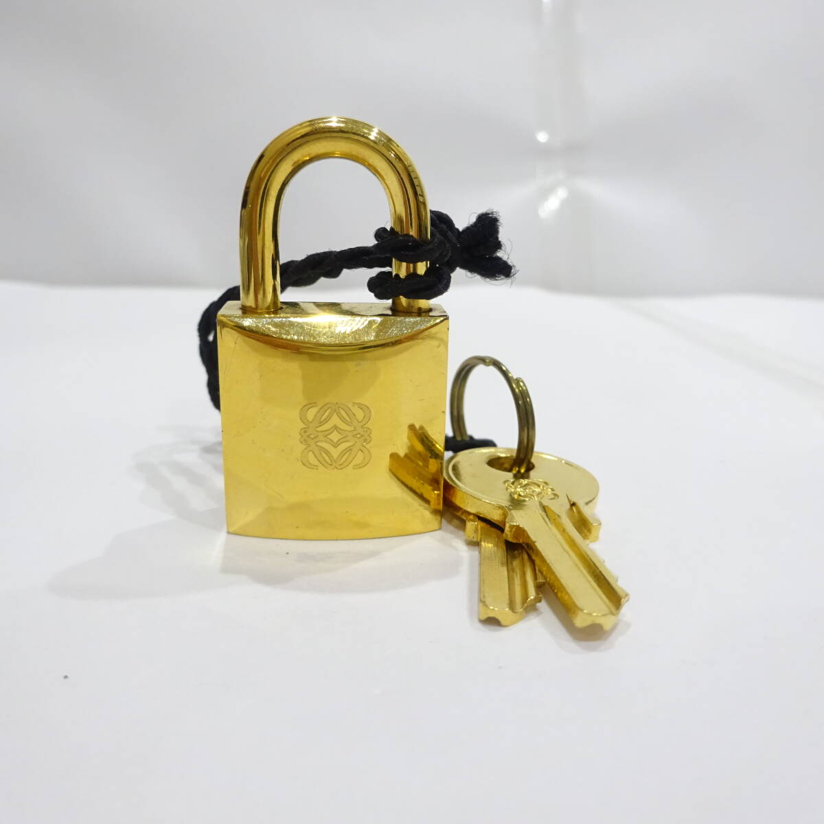 LOEWE♡ 南京錠真鍮バッグチャーム 1円~ ロエベ LOEWE 南京錠 カギ カデナ チャーム ゴールド