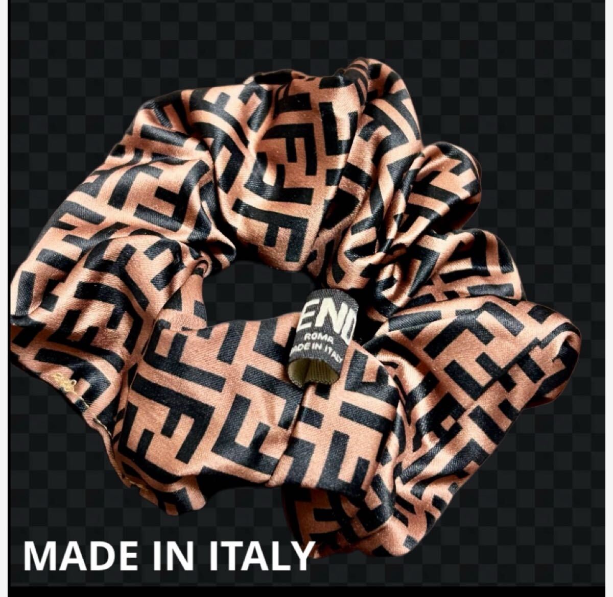 美品✨FENDI フェンディ シュシュ FF ロゴ ズッカ柄 美品✨FENDI フェンディ シュシュ FF ロゴ ズッカ柄 2148686602