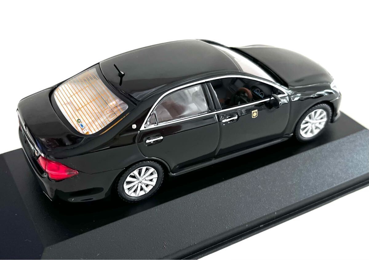 1/43 人気希少モデル　トヨタ　クラウン　ロイヤルサルーン　日の丸リムジンハイヤー　ポストホビー特注限定_画像4