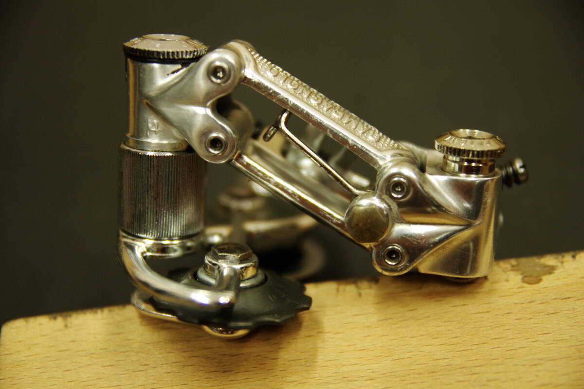 美品 CAMPAGNOLO NUOVO RECORD リアディレイラー 1982年製 美品 CAMPAGNOLO NUOVO RECORD リアディレイラー 1982年製