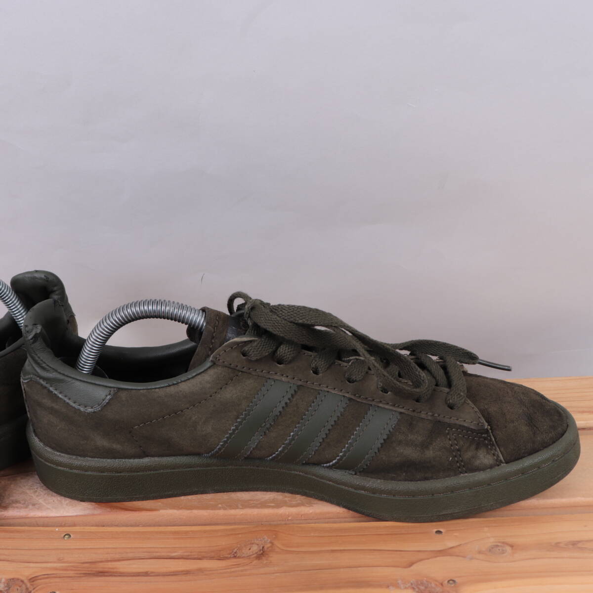 z737 アディダス キャンパス US9 27.0cm/オリーブ ダークグリーン adidas CAMPUS SUEDE メンズ スニーカー 中古_画像3