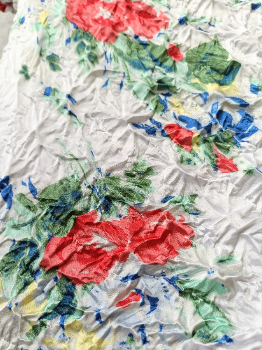 ポップコーントップス 半袖 花柄 アメリカ古着 フリーサイズ 白 ホワイト 絞り加工Tシャツ 伸縮 Y2K レトロ_画像5