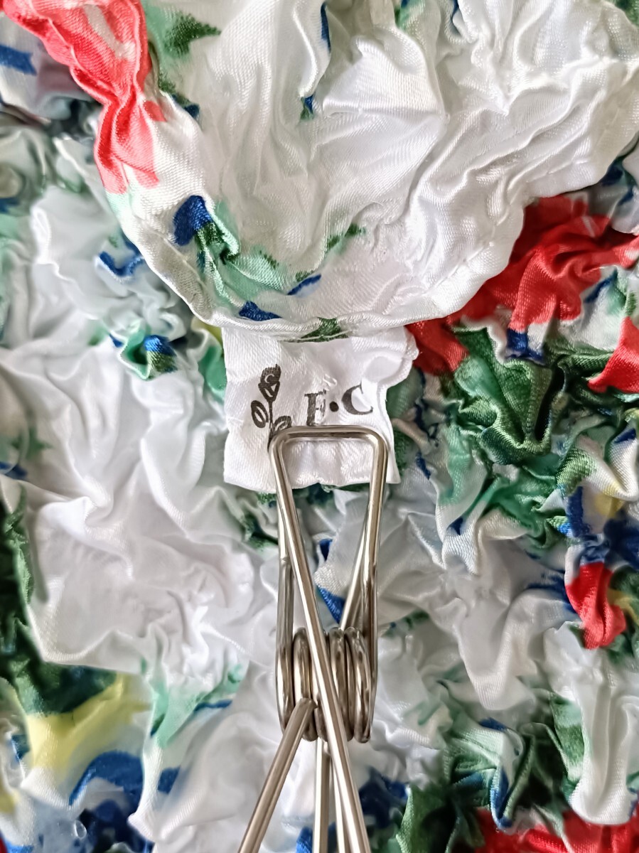 ポップコーントップス 半袖 花柄 アメリカ古着 フリーサイズ 白 ホワイト 絞り加工Tシャツ 伸縮 Y2K レトロ_画像6