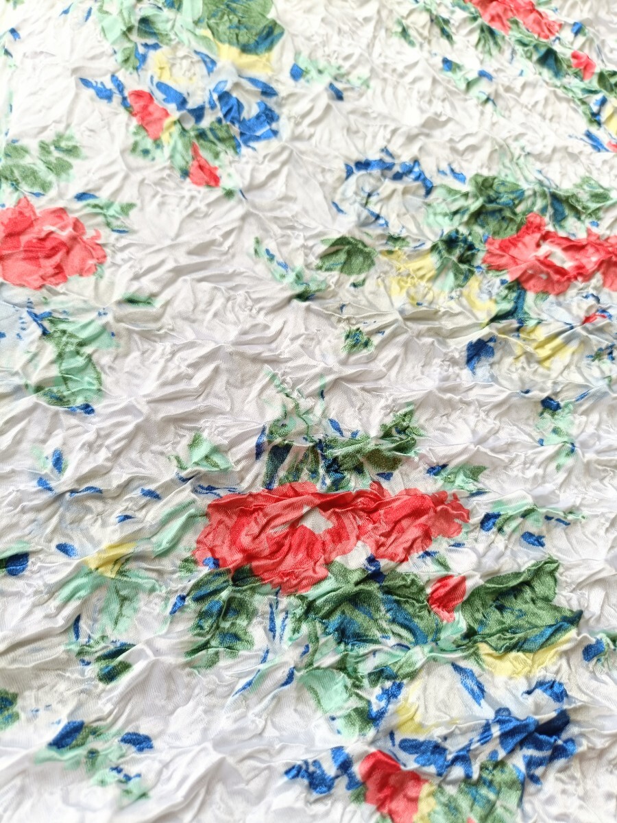 ポップコーントップス 半袖 花柄 アメリカ古着 フリーサイズ 白 ホワイト 絞り加工Tシャツ 伸縮 Y2K レトロ_画像4