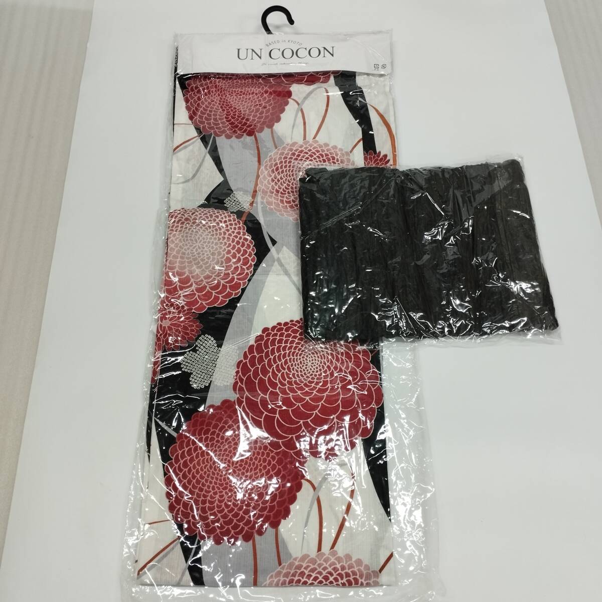 【s18494】浴衣　花柄　菊　黒白赤　浴衣＋帯セット　綿100％　レディース_画像1