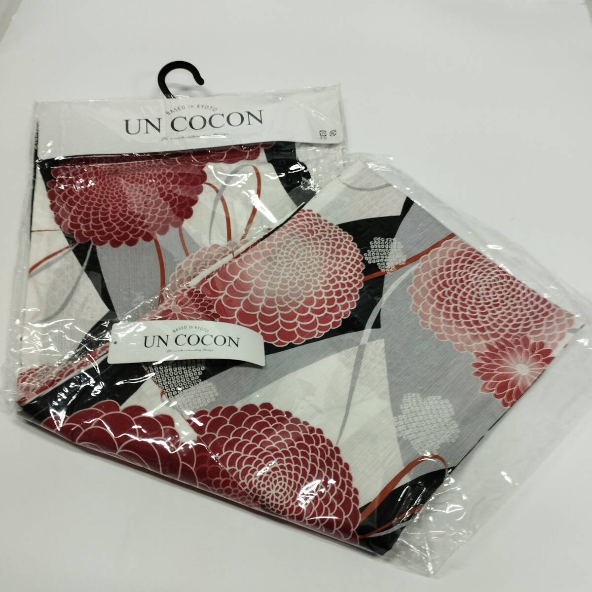 【s18494】浴衣　花柄　菊　黒白赤　浴衣＋帯セット　綿100％　レディース_画像2