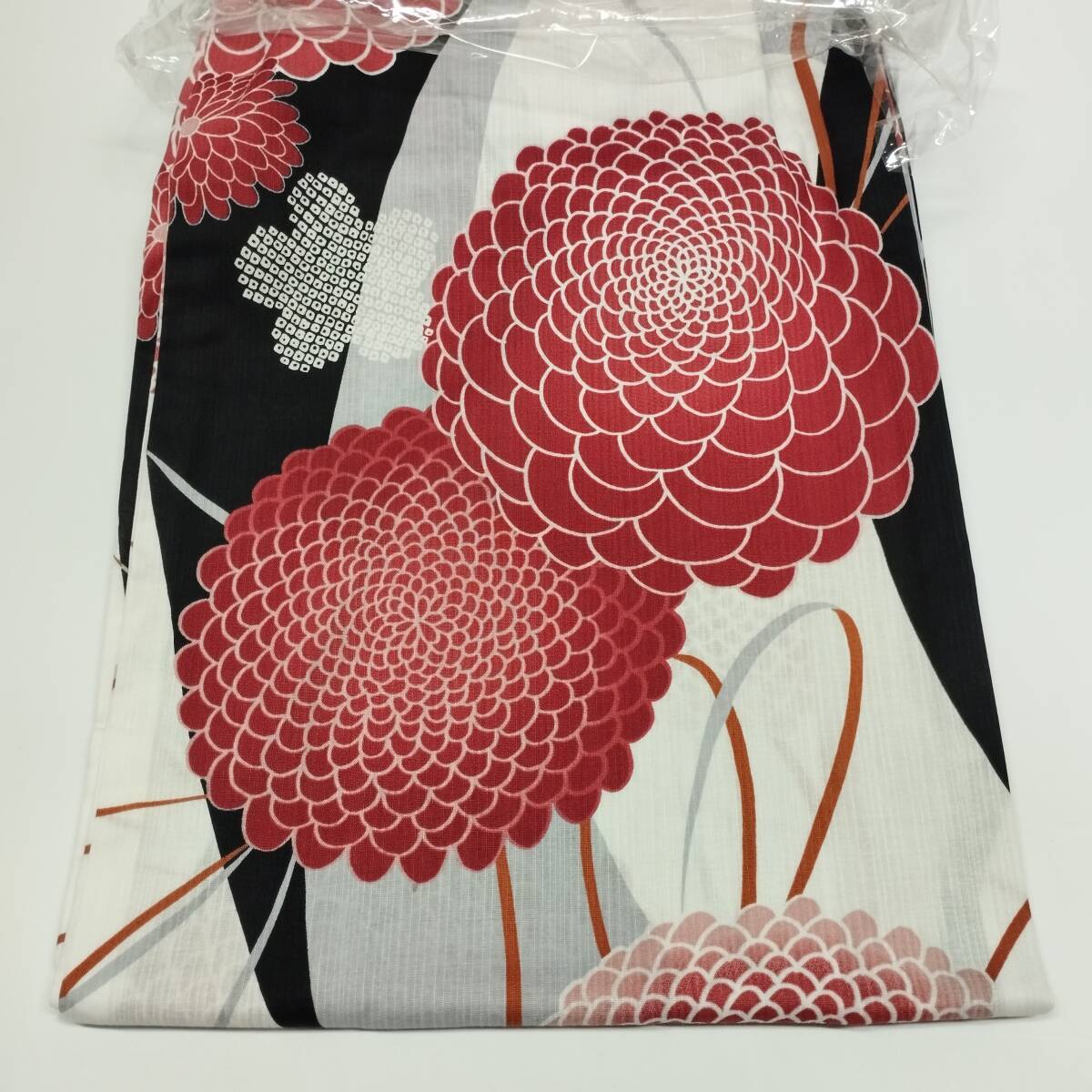 【s18494】浴衣　花柄　菊　黒白赤　浴衣＋帯セット　綿100％　レディース_画像4