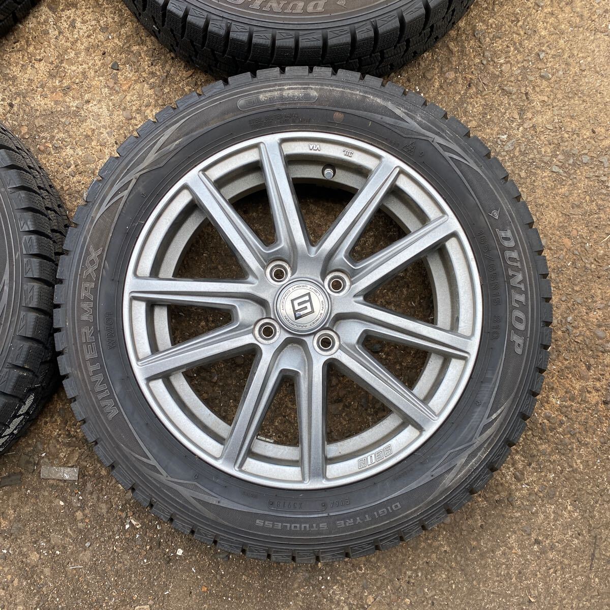 バリ溝】スタッドレスタイヤ 4本セット 165/65R15 DUNLOP 15×4.5 バリ溝】スタッドレスタイヤ 4本セット 165/65R15 DUNLOP 15×4.5