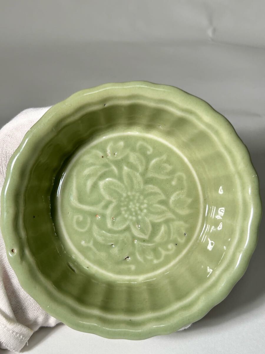 中国明清朝竜泉窯お皿 骨董 古美術 唐物コレクション 江戸アンティーク青磁 中国美術 龍泉窯 青磁 唐物 古美術 古玩 清時代 骨董品(清