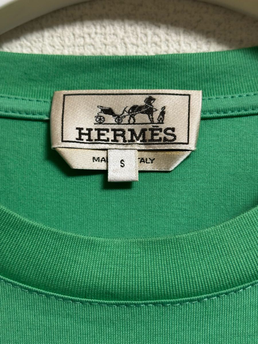 【HERMES】エルメス メンズ レザーパッチ Tシャツ グリーン HERMES エルメス クルーネック ミニレザーパッチ 緑 サイズS
