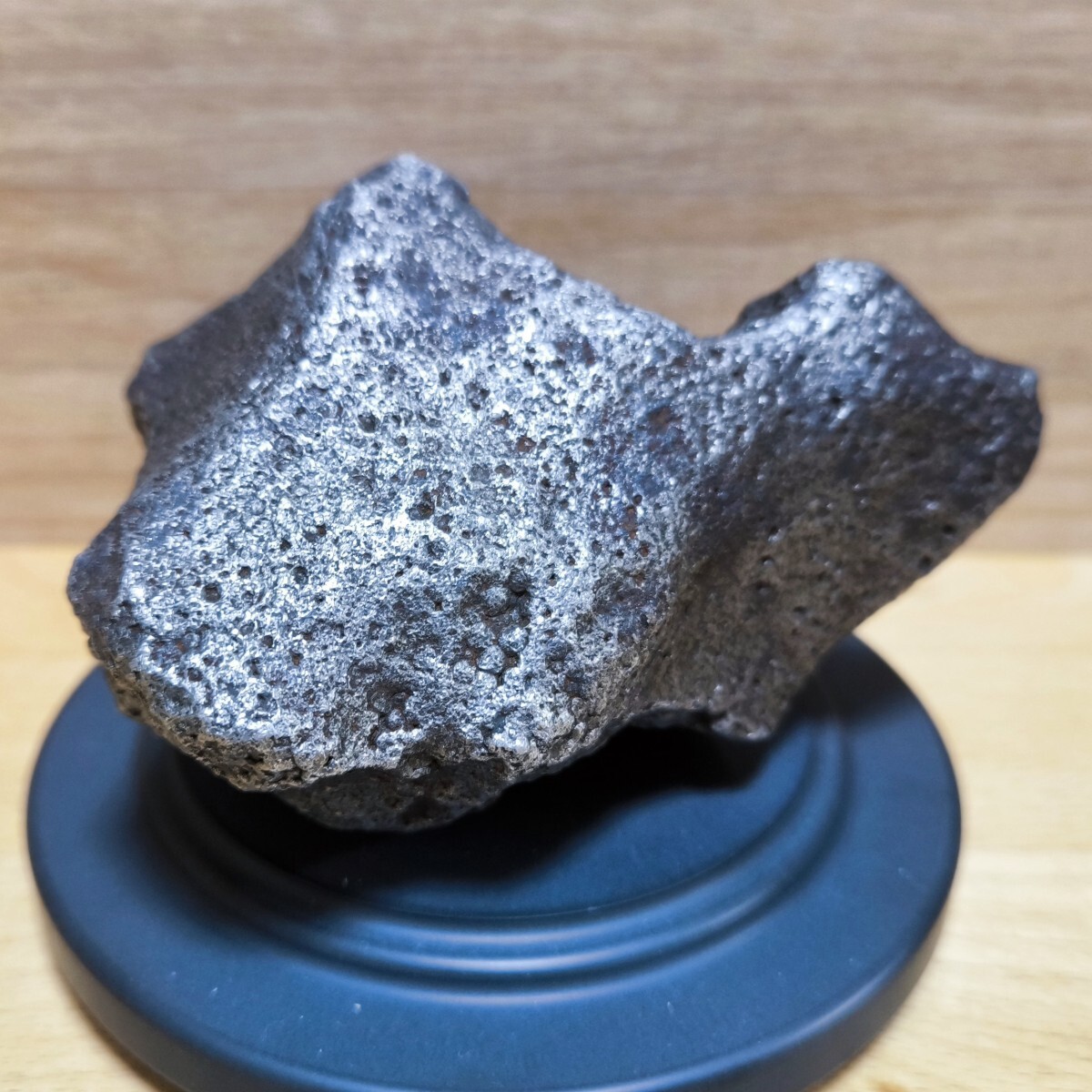 ナンタン隕石 約1.4kg 鑑別書付 極上品質 良型 鉄隕石 ナンタン隕石 南丹隕石 約1 4kg 鑑別書付 極上品質 良型 鉄隕石