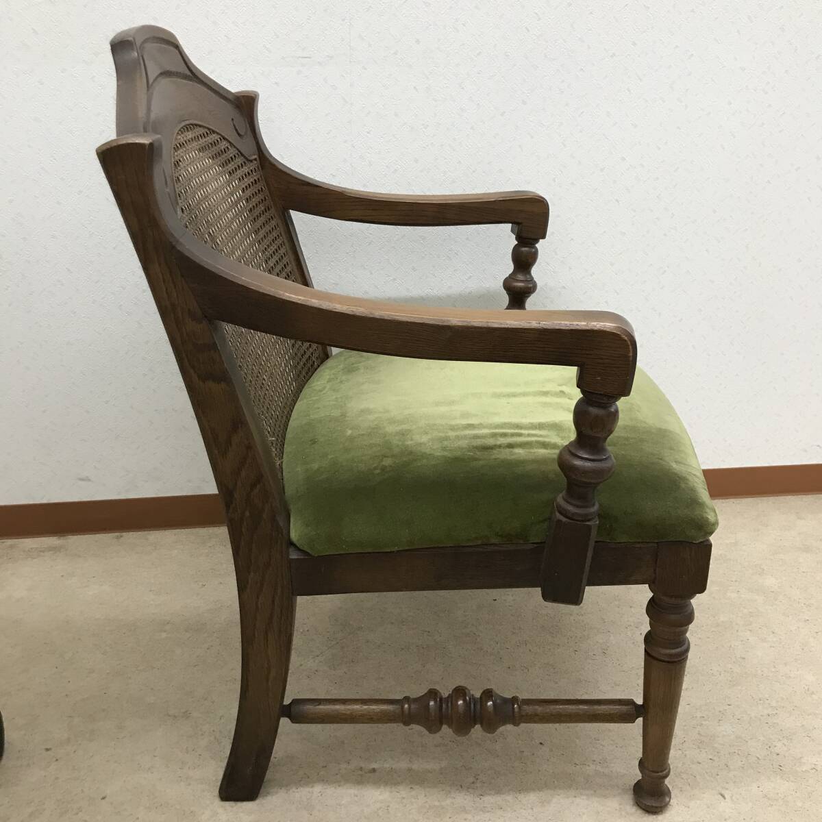コスガ家具 オールドコスガ アームチェア アンティーク モケットグリーン イギリス アンティーク レトロ家具 高級家具 引き取りのみ_画像4