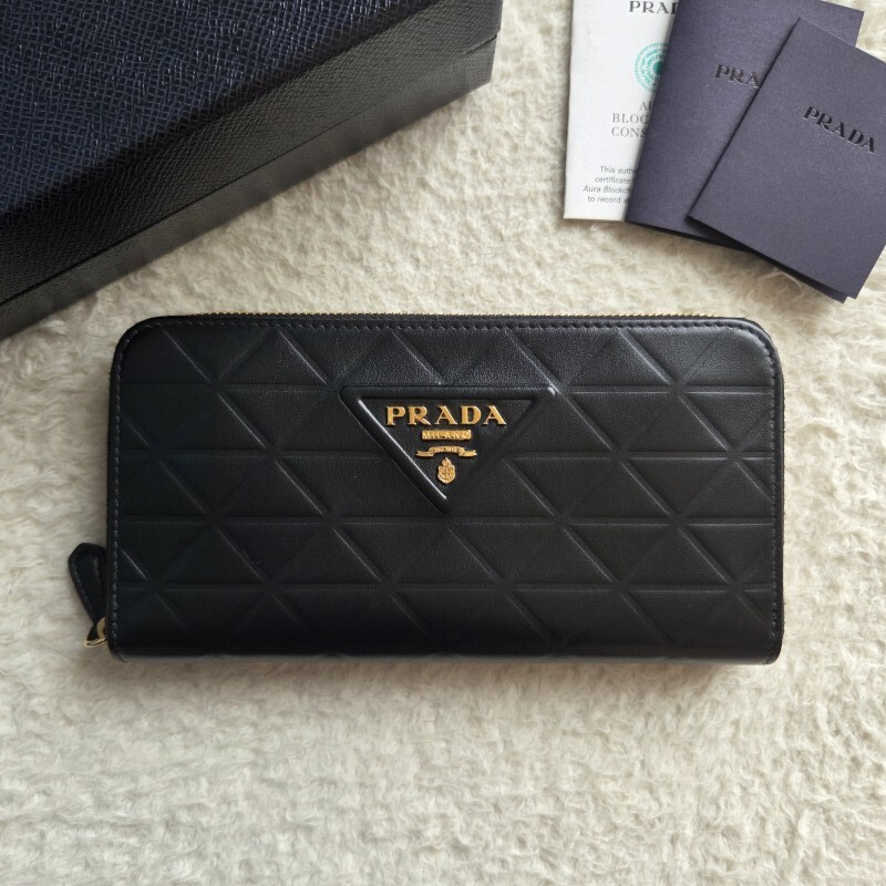 【即納】PRADA プラダ トライアングル ラウンドジップ 長財布 新品 PRADA プラダ トライアングル ラウンドファスナー 長財布
