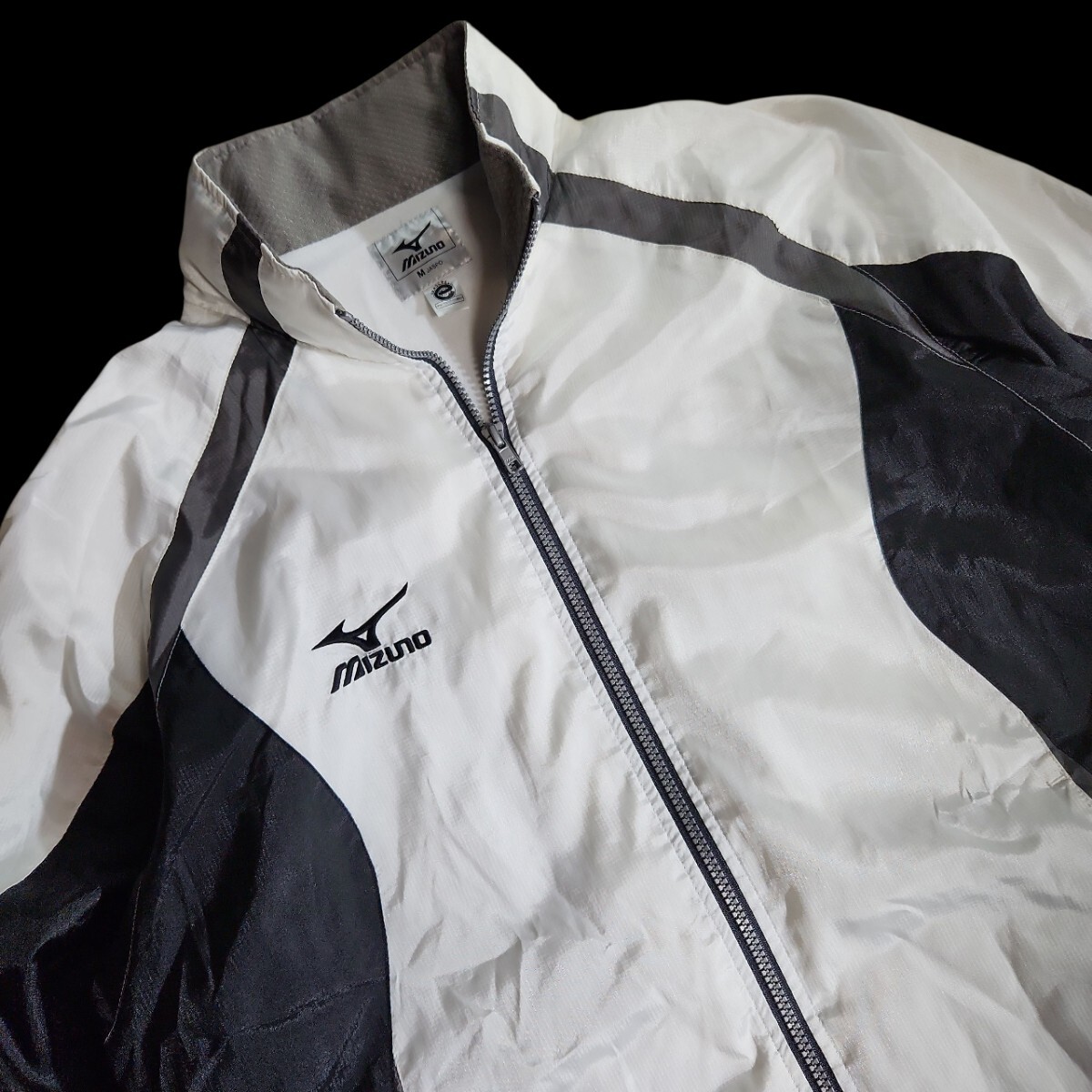 美品!Phenix ウィンドブレーカー Mサイズ MIZUNO ウインドブレーカー 表記サイズM 白 黒 グレー ジップ