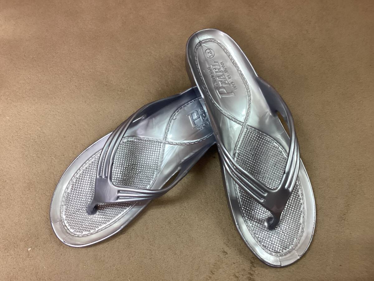 ギョサン　メタリックシルバー　レディース　ＬＬ　新品 ぎょさん_画像1