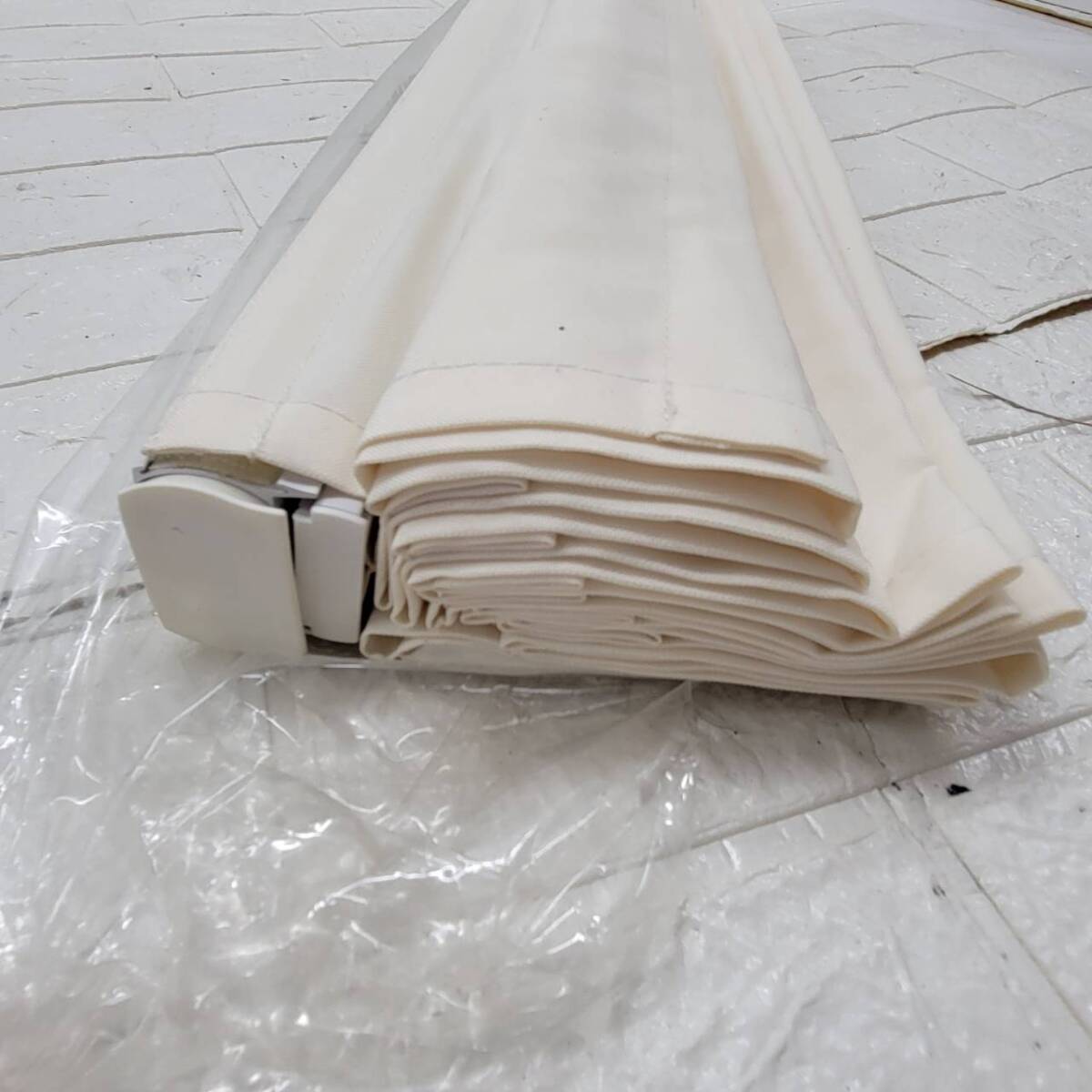 同梱不可★【在庫処分価格】コードレスシェード アイボリー 88×180cm ポリエステル100％ ローマンシェード 展示品 詳細(xì)不明☆7-046J