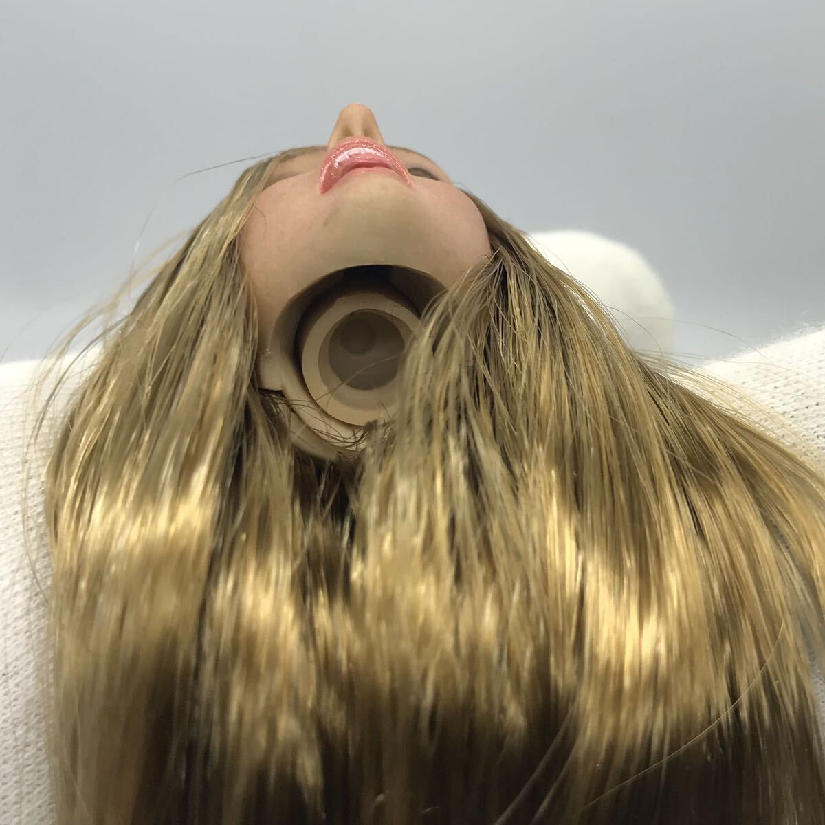 B147 1/6 フィギュア ヘッド　女性ヘッド　植毛タイプ 希少品 12インチドール 美少女 OB/TBLeague/Phicen/Jiaou doll素体対応 日焼け_画像5