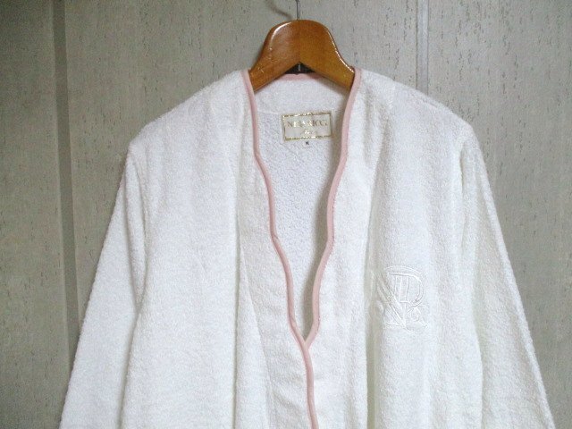 g11　ニナリッチ　NINA RICCI　バスローブ　サイズM　白系　　92_画像4