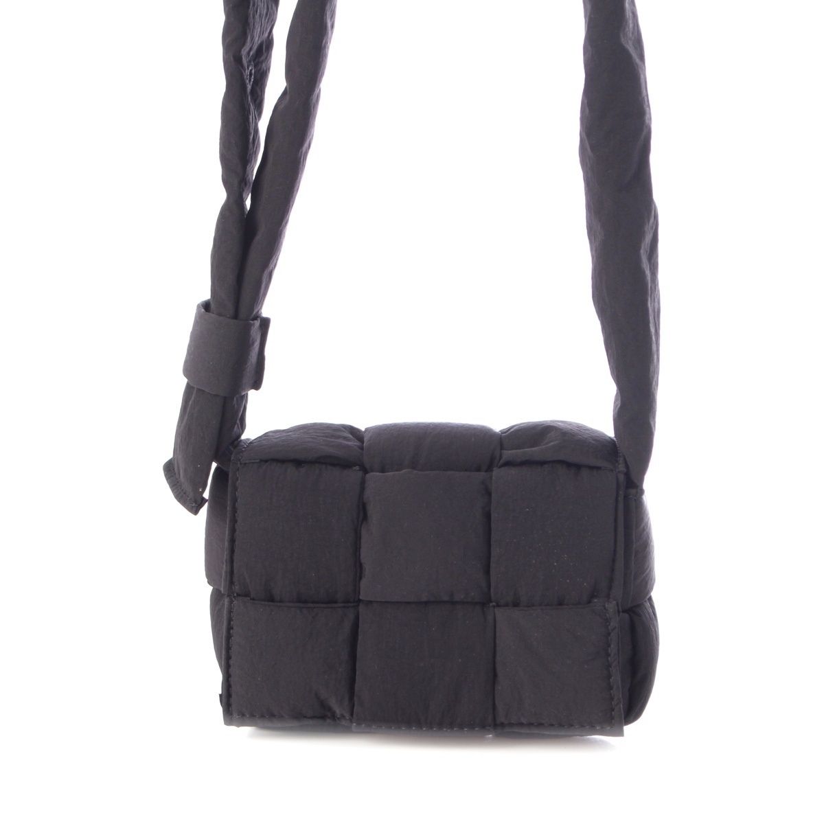 ボッテガヴェネタ カセット ミニ ナイロン イントレチャート ショルダーバッグ ブラック【中古】