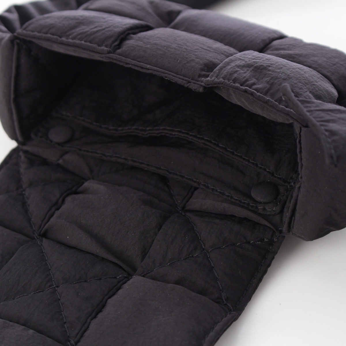 ボッテガヴェネタ カセット ミニ ナイロン イントレチャート ショルダーバッグ ブラック【中古】