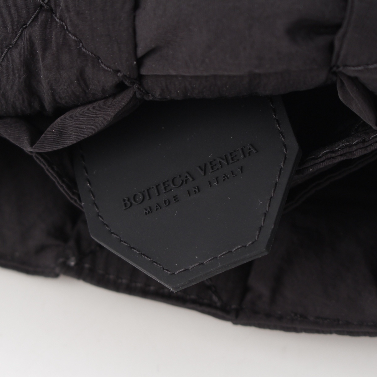 ボッテガヴェネタ カセット ミニ ナイロン イントレチャート ショルダーバッグ ブラック【中古】