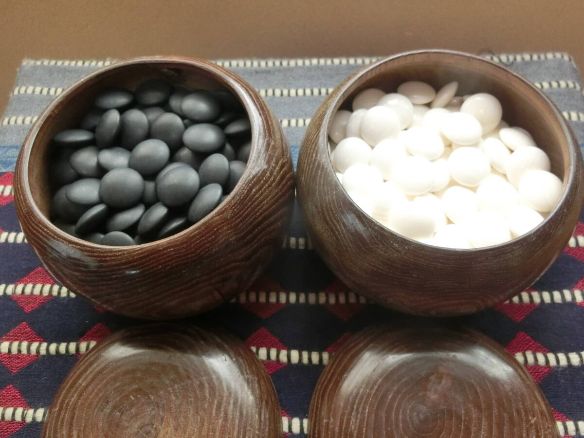 【良品】32号 蛤碁石 黒182個 白181個 碁石】32号蛤碁石と碁笥(白 180個、黒 181個)(囲碁)|売買