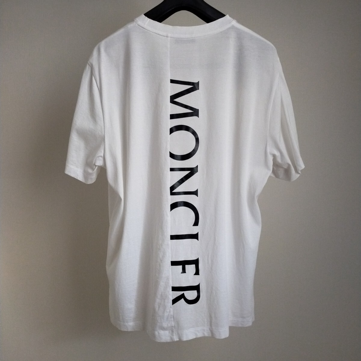 【MONCLER】24SS レタリングロゴ レイヤースリーブTシャツ MONCLER 24SS ラバー製ロゴパッチ付 バックロゴ クルーネックT