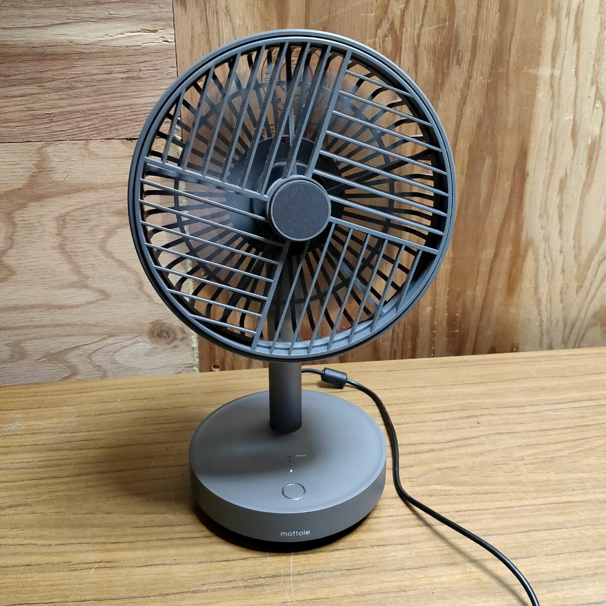 送料無料(1577)mottole 扇風機 MTL-F010 コードレスミニリビングファン