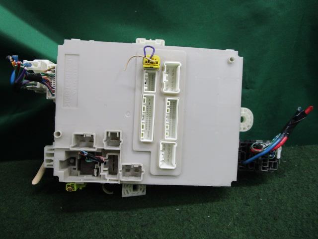 フリードスパイク DBA-GB3 ヒューズボックス G ジャストセレクション 5人 38200-SFM-902【岐阜発】