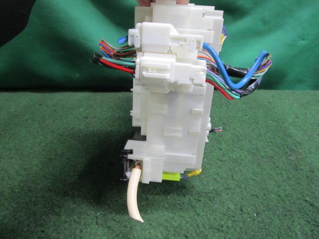 フリードスパイク DBA-GB3 ヒューズボックス G ジャストセレクション 5人 38200-SFM-902【岐阜発】