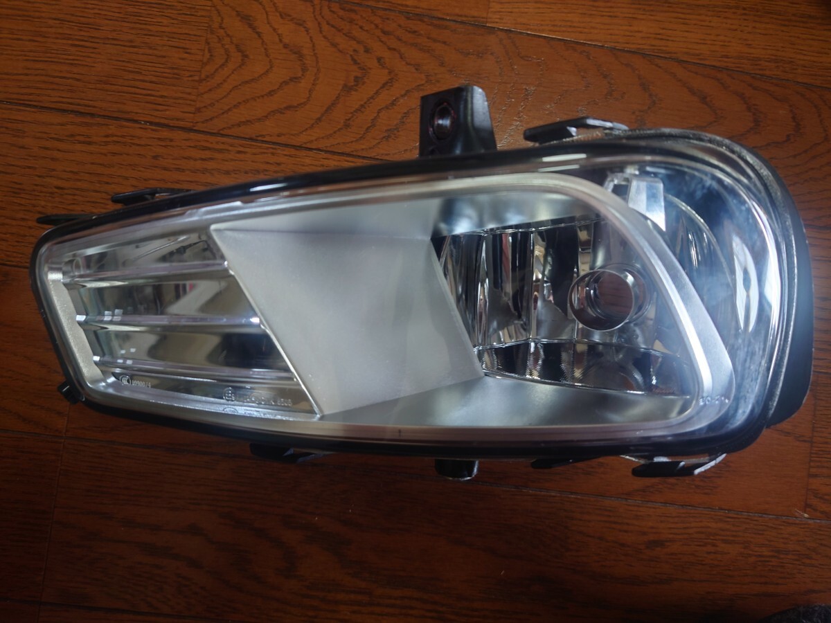 三菱ふそう 17 スーパーグレート 純正 左フォグランプ MX934343｜Yahoo