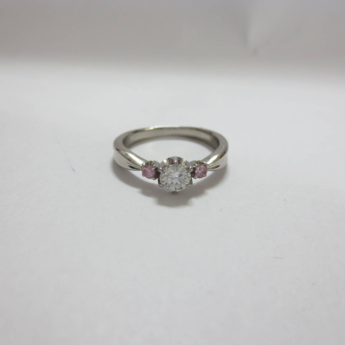 プラチナ1000　ソリティア　0.303ct　ダイヤモンドリング　脇石ピンクダイヤモンド0.07ct　Pt1000　プラチナ無垢　高級モデル　本物