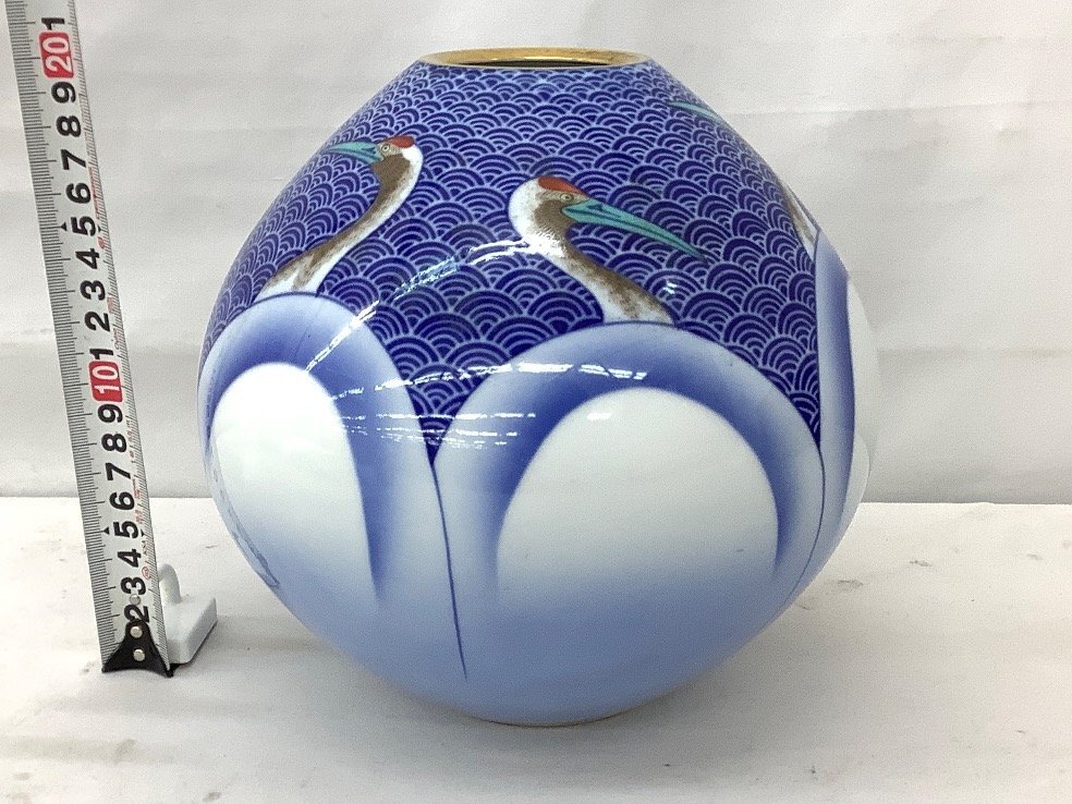 2886 香蘭社　鶴絵　青海波　花瓶　金彩 2886 香蘭社 鶴絵 青海波 花瓶 金彩