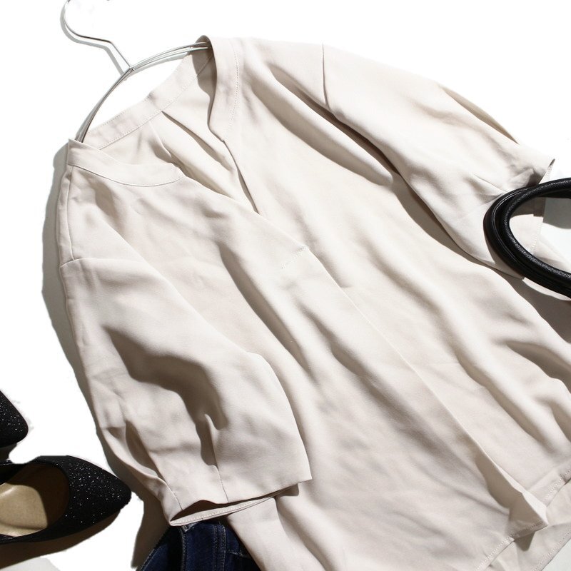 美品 オペ―ク ドットクリップ OPAQUE.CLIP 株) ワールド 夏 透け ジャージ―シフォン 半袖 カットソー ブラウス M ベージュ オフィス 通勤_画像2