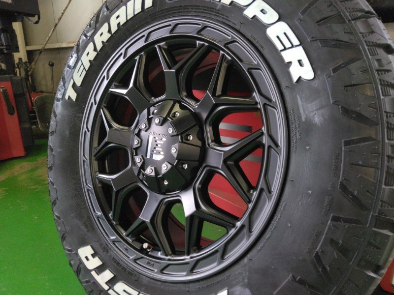 150 プラド FJ ハイラックス サーフ 夏タイヤ ホイール セット モンスタ テレーングリッパー 265/70R17 265/65R17 17インチ InFerno_画像2