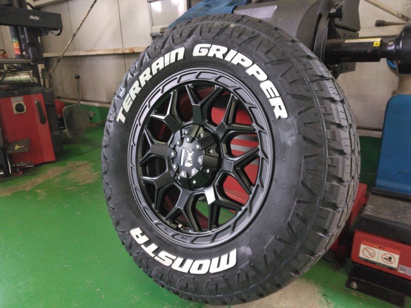 150 プラド FJ ハイラックス サーフ 夏タイヤ ホイール セット モンスタ テレーングリッパー 265/70R17 265/65R17 17インチ InFerno_画像10