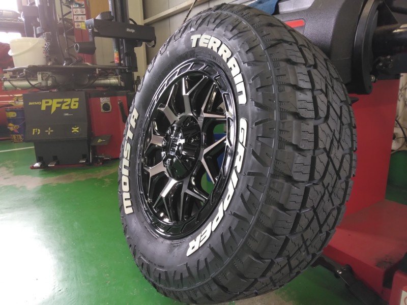 150 プラド FJ ハイラックス サーフ 新品 4本 タイヤホイールセット モンスタ テレーングリッパー 265/70R17 265/65R17 17インチ InFerno_画像3