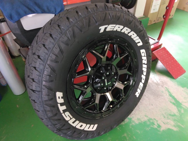 150 プラド FJ ハイラックス サーフ 新品 4本 タイヤホイールセット モンスタ テレーングリッパー 265/70R17 265/65R17 17インチ InFerno_画像6
