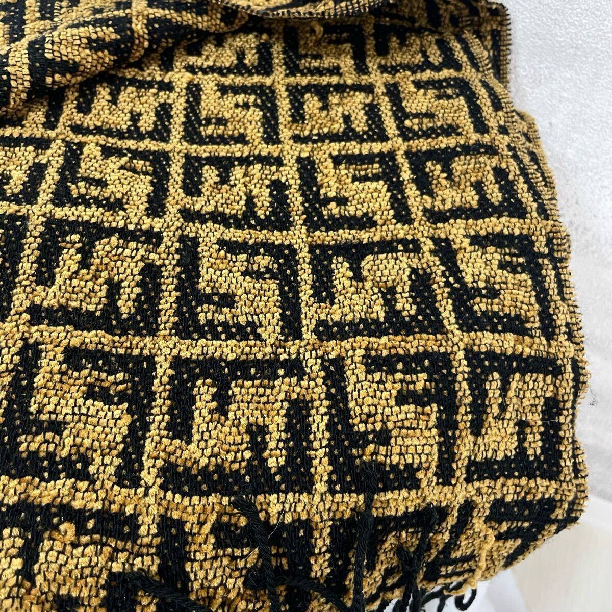 FENDI フェンディ マフラー リバーシブル ズッカ ロゴ 贅沢品の極み】FENDI フェンディ マフラー ストール ロゴ ズッカ