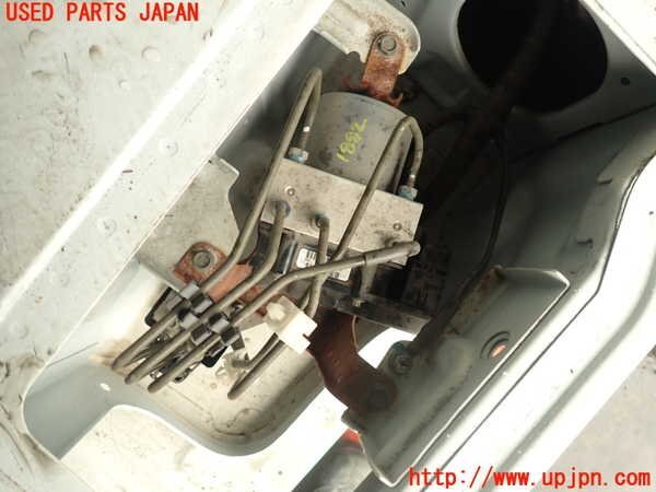 2UPJ-18824040]NV350 キャラバン バン(VW2E26)ABSアクチュエーター 