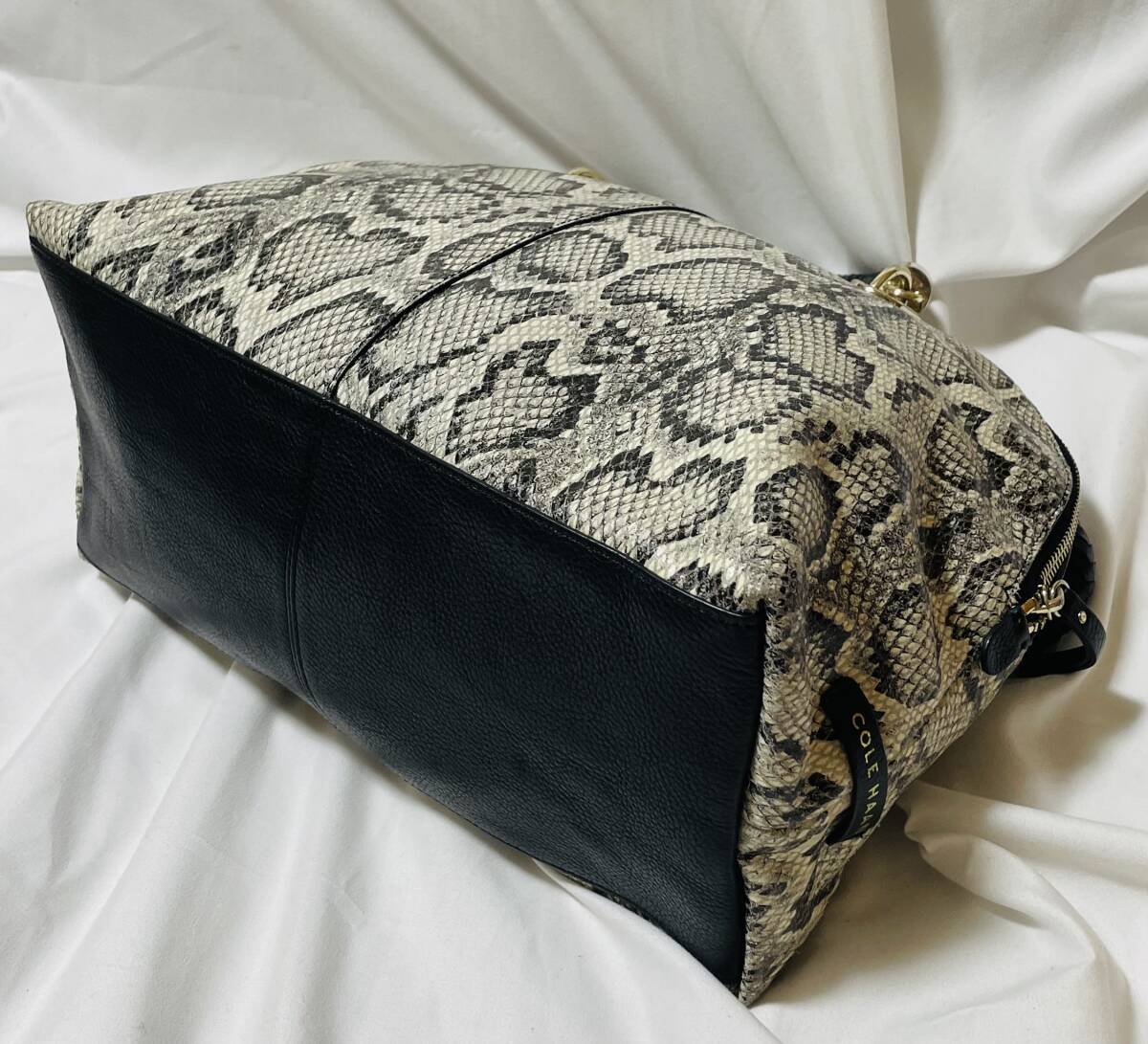 COLE HAAN コールハーン パイソン柄 サイドロゴ ハンドバッグ _画像5