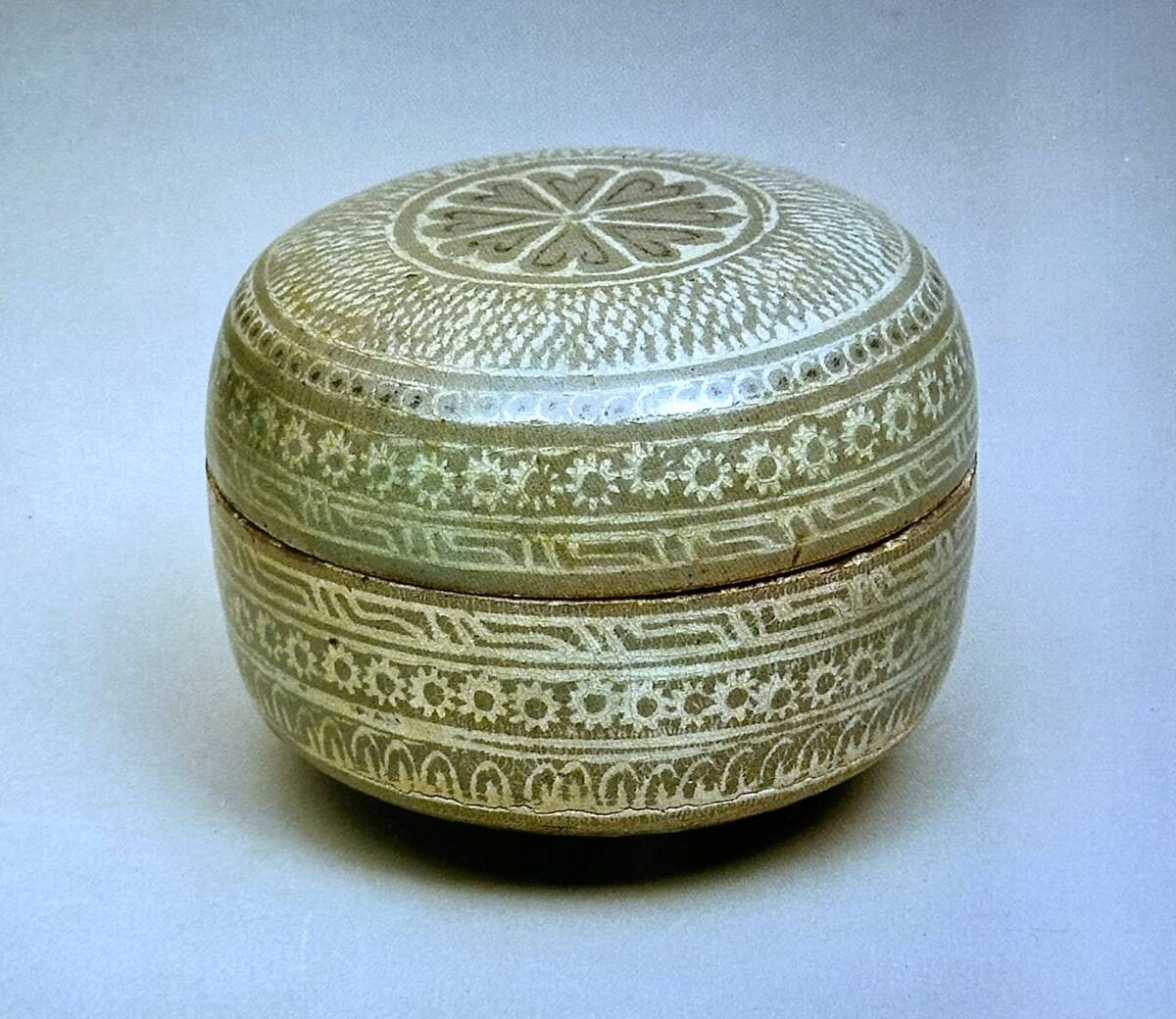 李朝 三島 粉青 印花鉢 溪】李朝の陶片 粉青印花象嵌 大盒子蓋陶片 (検索用)古陶磁