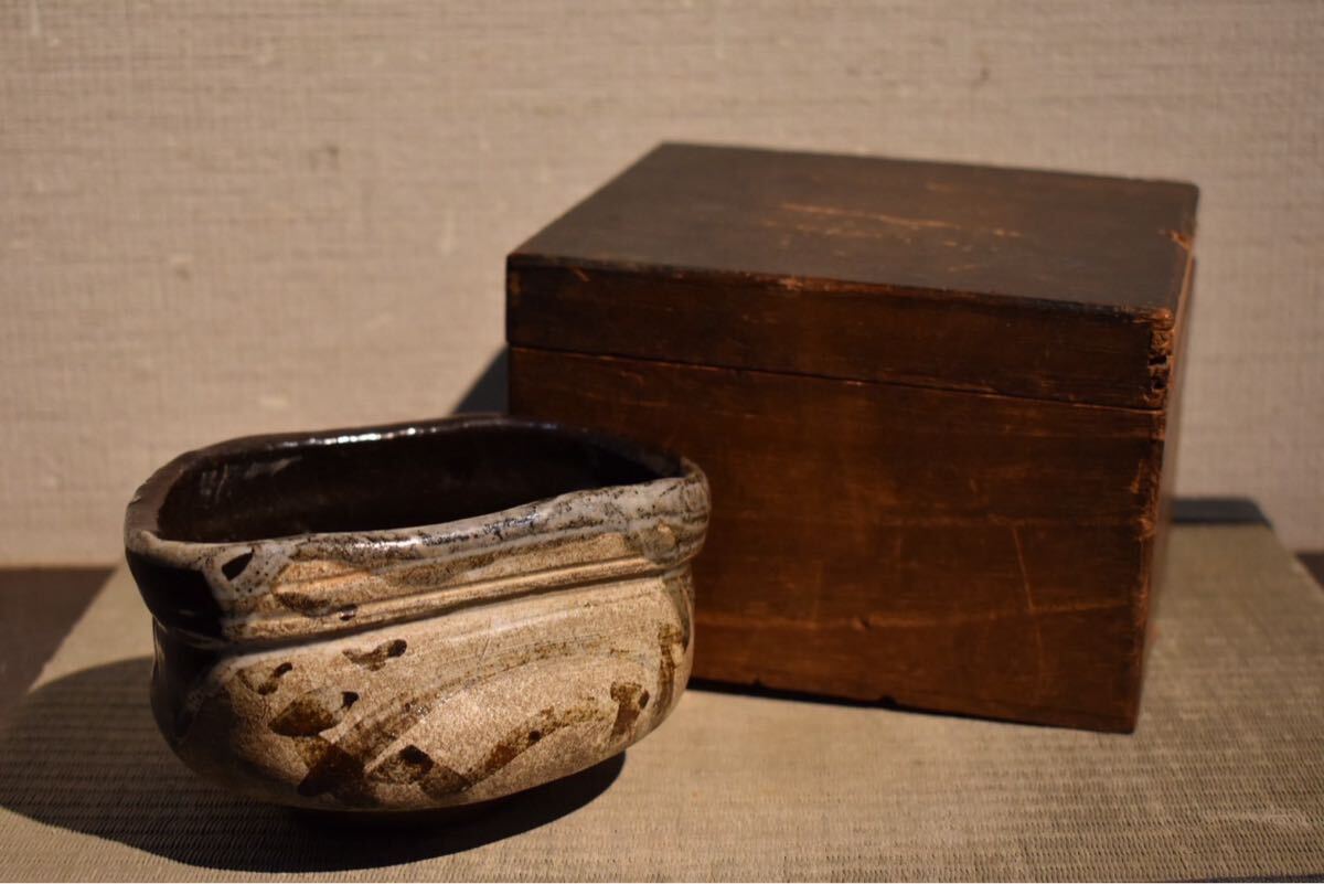 ♥美濃焼 織部 茶碗 骨董 古玩 GE】R120【コレクター所蔵品】《名品》時代 黒織部沓形茶碗/日本