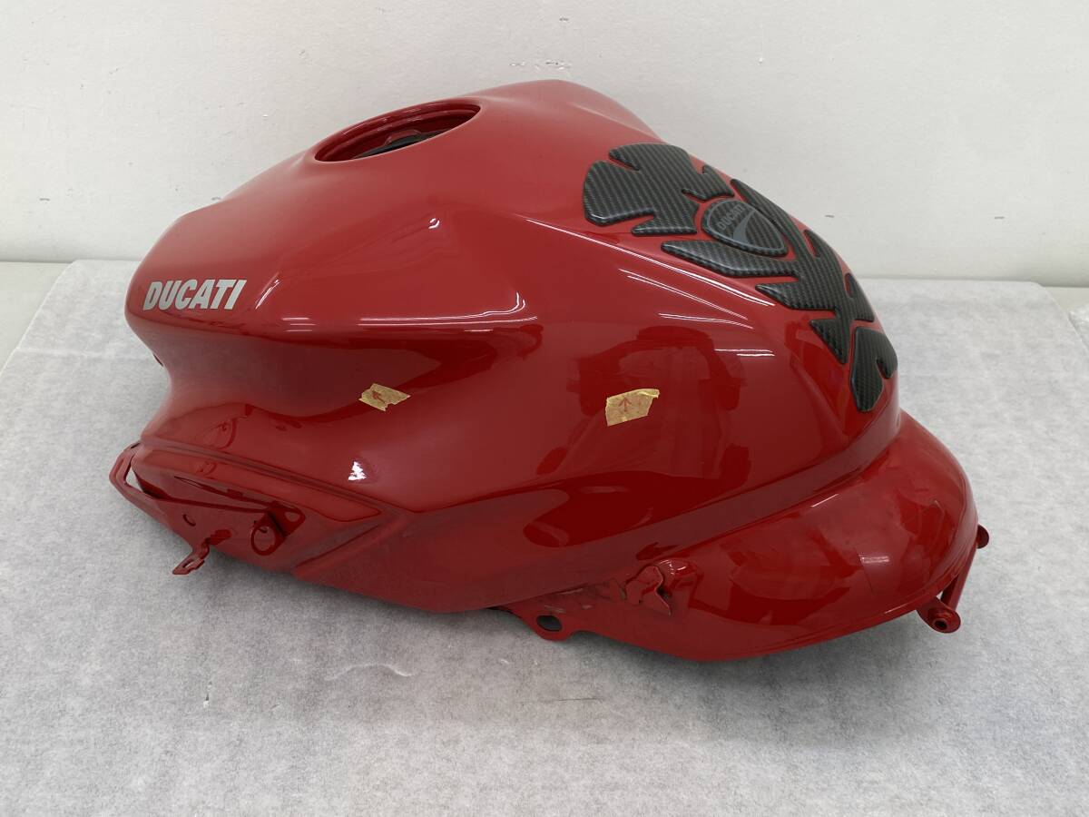 中古 DUCATI スーパースポーツS(-20) 純正フューエルタンク タンクパッド付 58612532BA 190サイズ_画像1